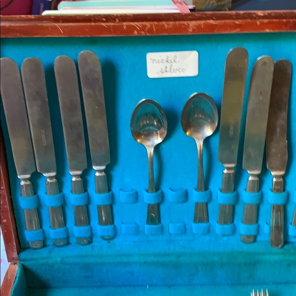Wm. A. Rogers 1930-1940’s Flatware for 8 in box - Picture 4 of 8
